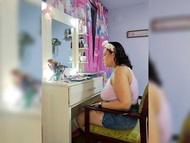 HollyTegan live cam on BongaCams