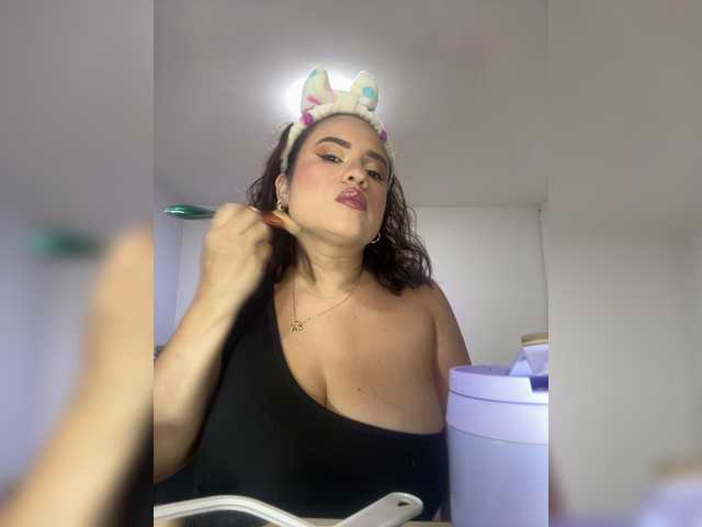HollyTegan live cam on BongaCams
