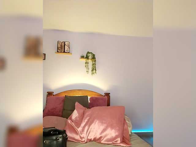 HollyTegan, en directo ahora en BongaCams