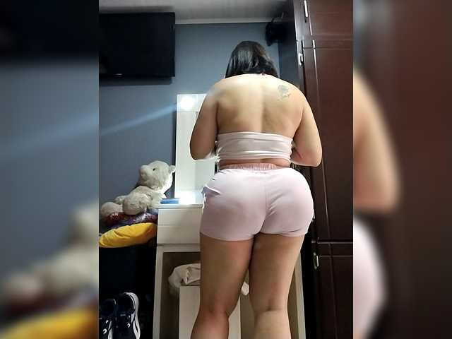 hollytegan cam belle
