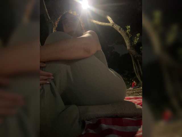 HollyTegan live cam preview