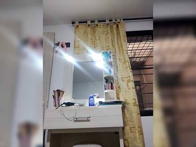 HollyTegan live cam