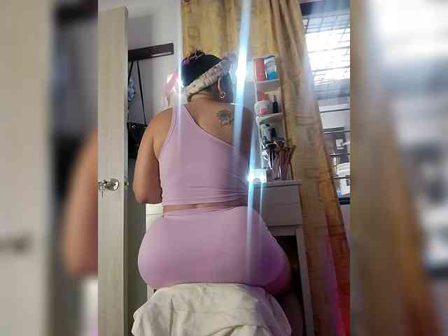 HollyTegan webcam