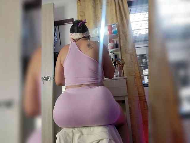 HollyTegan webcam