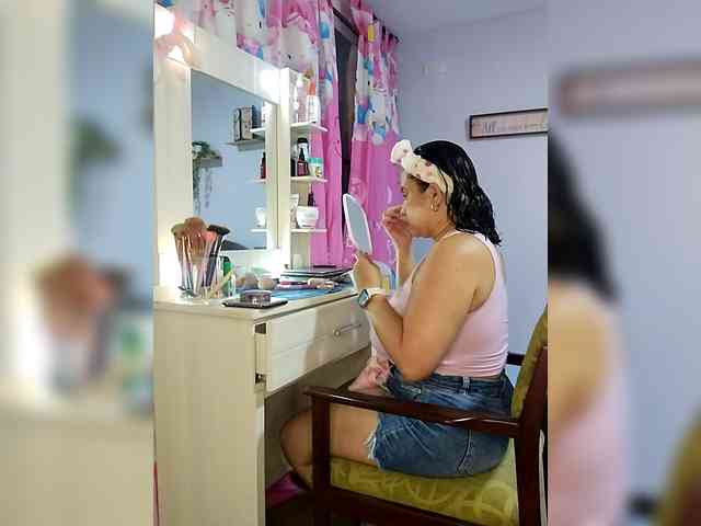 HollyTegan webcam