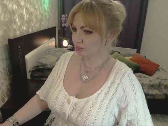 AprilBronte webcam