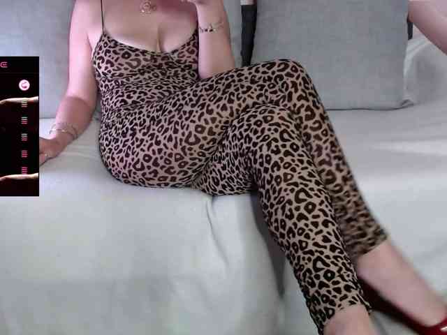 _HOTWIFE_