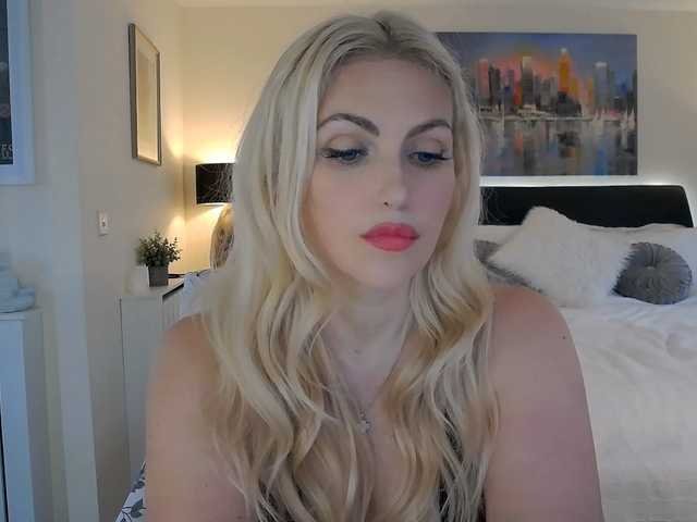 DeliciousAlba live webcam show