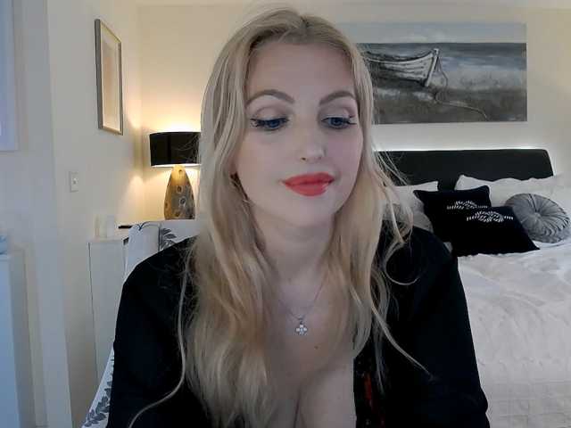 DeliciousAlba live cam preview