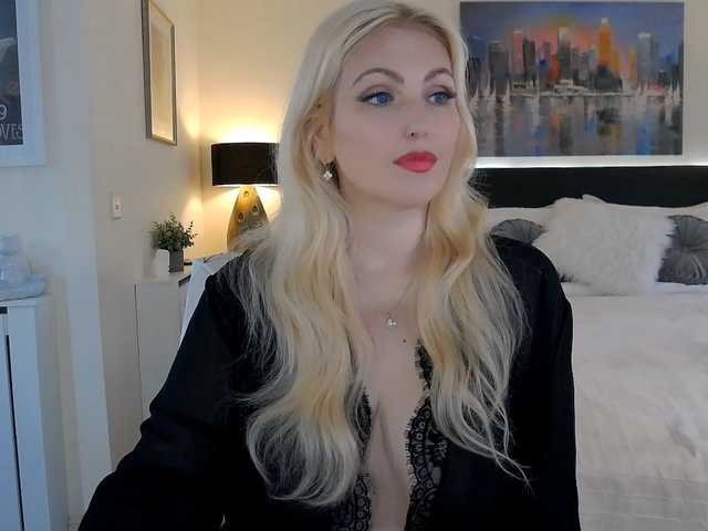 DeliciousAlba live cam on BongaCams