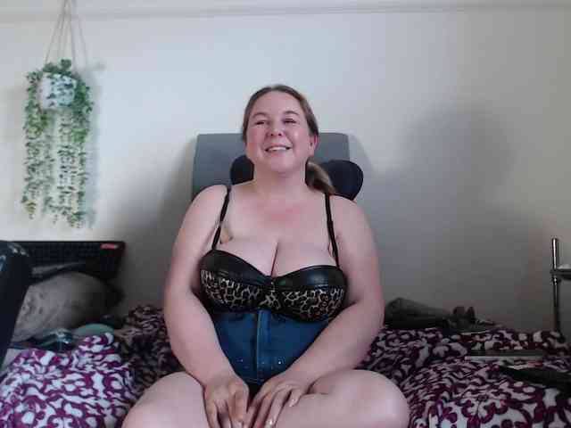 titanic-tits's live room