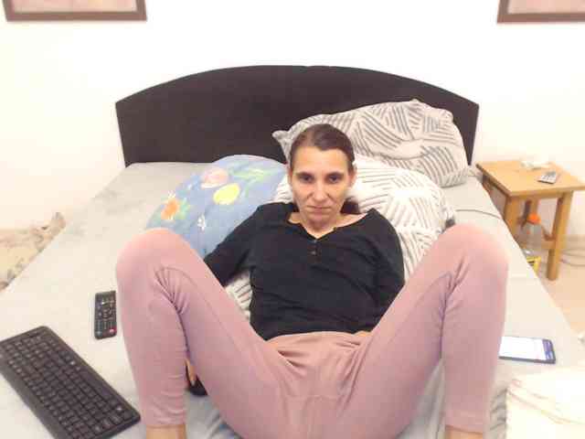Modèle: cumpussywet