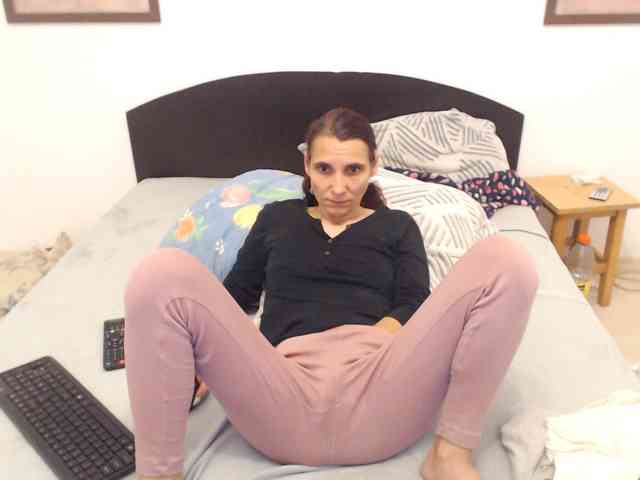 Modèle: cumpussywet