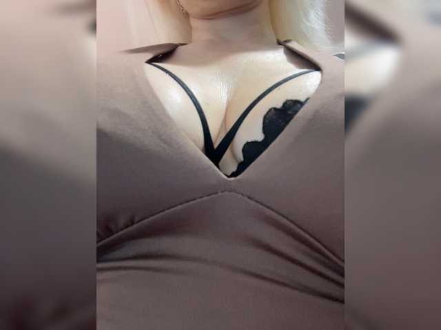 Emiliiaaa live cam on BongaCams