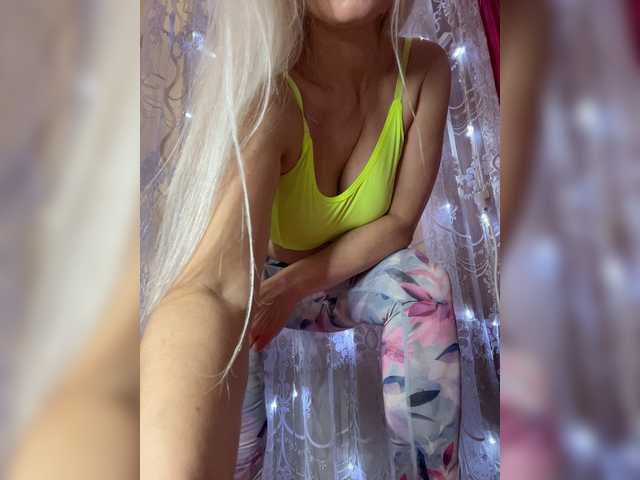 emiliiaaa live sex show