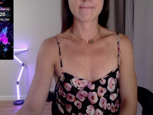 Lapochka2 live cam on BongaCams
