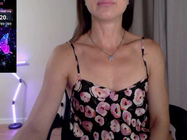 Lapochka2 live cam on BongaCams