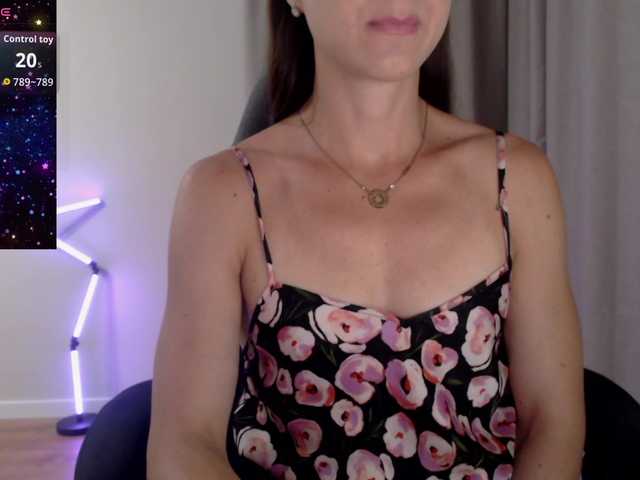 Lapochka2 live cam on BongaCams