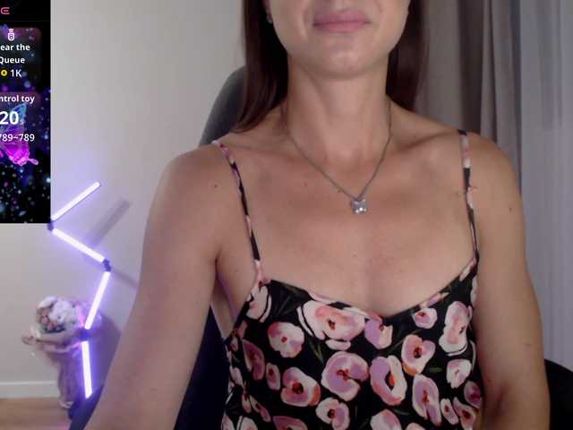 Lapochka2 live cam on BongaCams