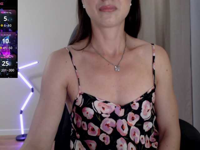Lapochka2 live cam on BongaCams