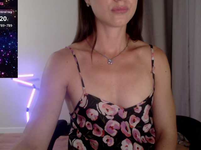 Lapochka2 live cam on BongaCams