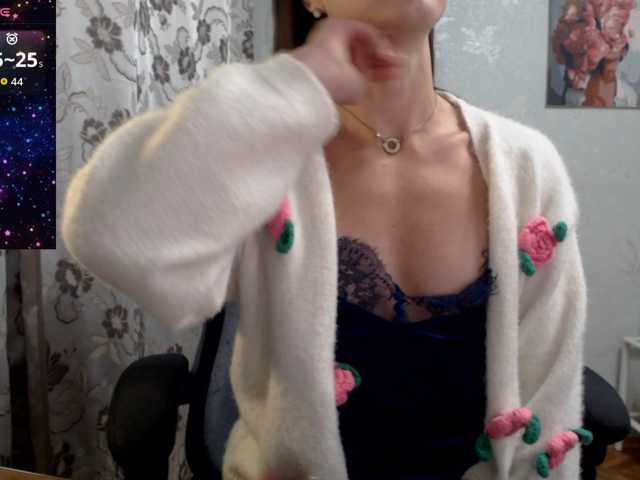 Lapochka2 live cam on BongaCams