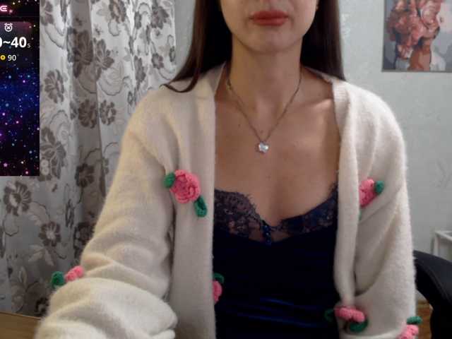 Lapochka2 live cam on BongaCams