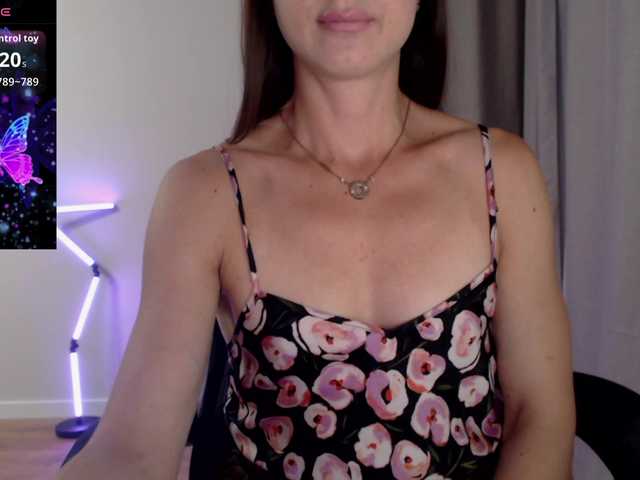 Lapochka2 live cam on BongaCams