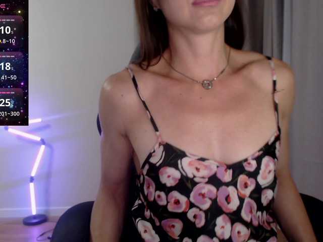 Lapochka2 live cam on BongaCams