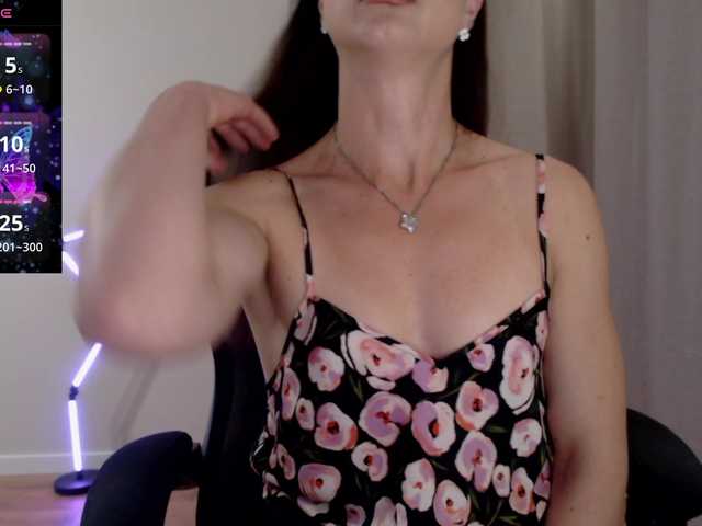 Lapochka2 live cam on BongaCams