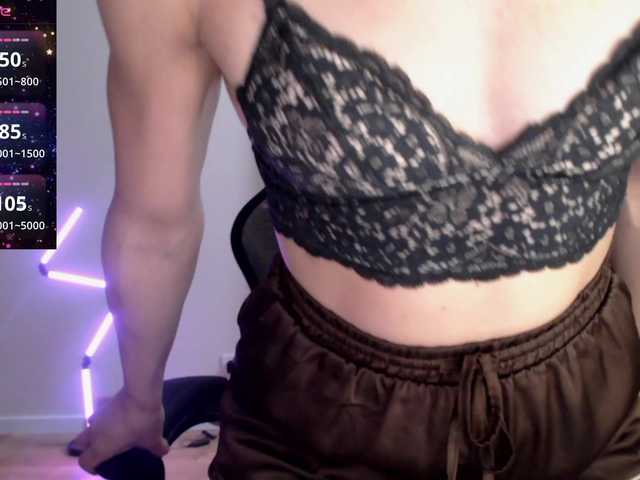 Lapochka2 live cam on BongaCams