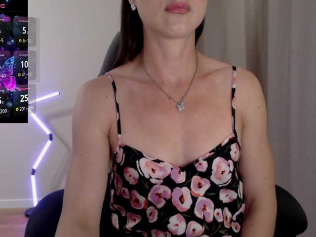 Lapochka2 live cam on BongaCams
