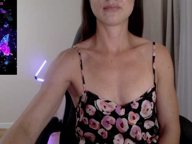 Lapochka2 live cam on BongaCams