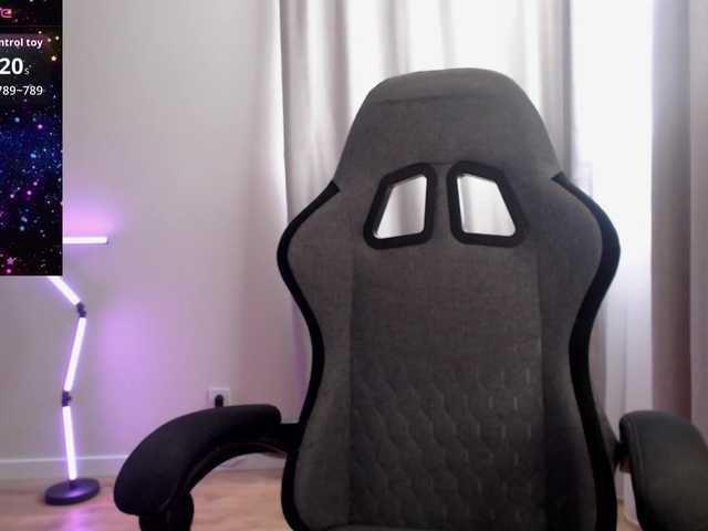 Lapochka2 live cam on BongaCams