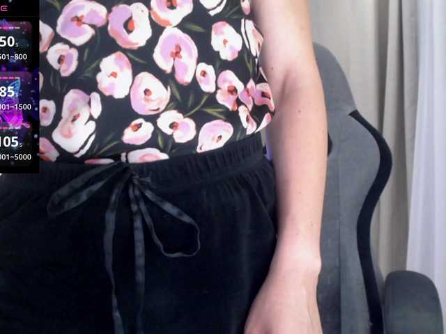 Lapochka2 live cam on BongaCams