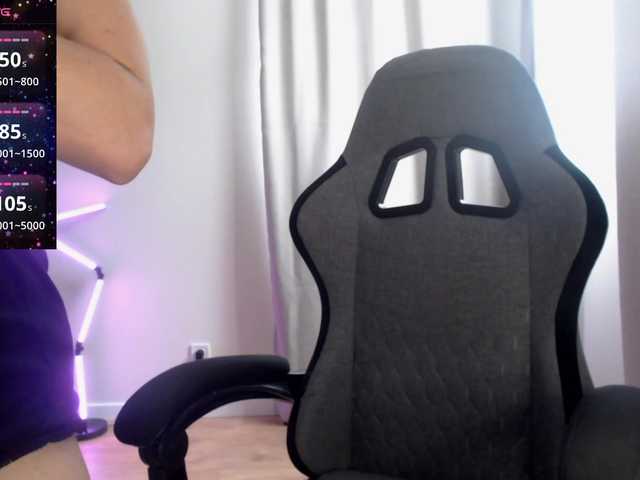 Lapochka2 live cam on BongaCams