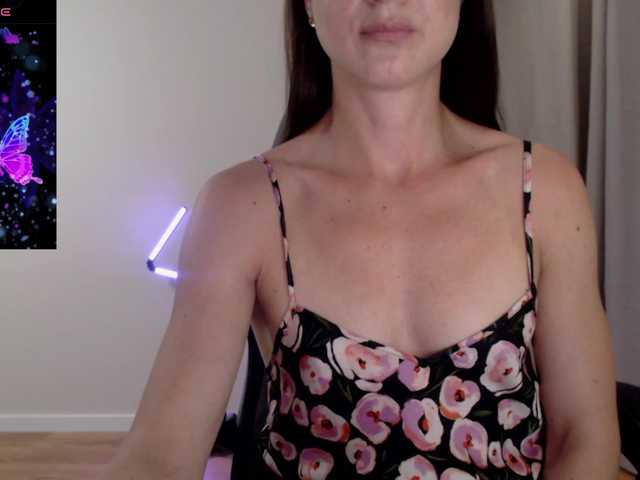 Lapochka2 live cam on BongaCams