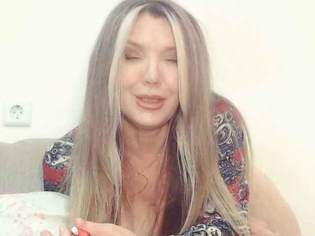 go to chat with Drakulaura1