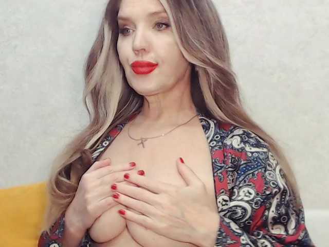 Drakulaura1 live cam on BongaCams