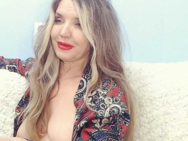 Drakulaura1 live webcam show