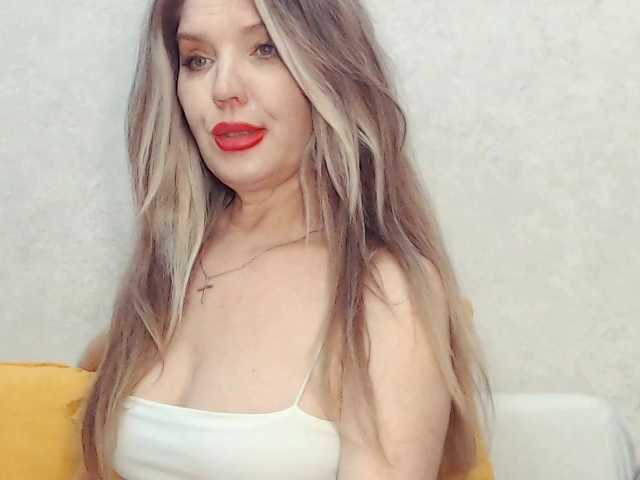 Drakulaura1 live cam on BongaCams