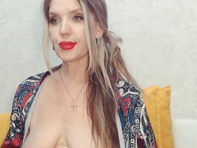 Drakulaura1 live cam on BongaCams