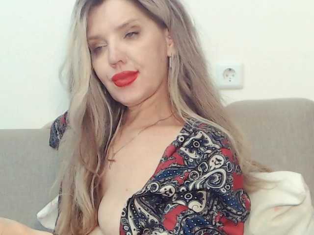 Drakulaura1 live cam on BongaCams