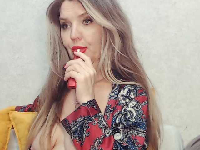 Drakulaura1 live cam on BongaCams