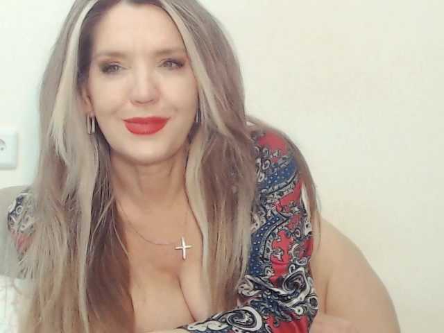 le modèle Drakulaura1 est en webcam porno dans un show sur le site bongacams, il possède les tags suivants: White/Caucasian,Blonde,Hairy