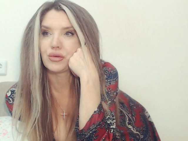 Drakulaura1's BongaCams show and profile