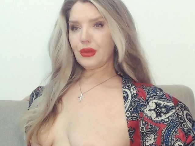Drakulaura1 live cam on BongaCams