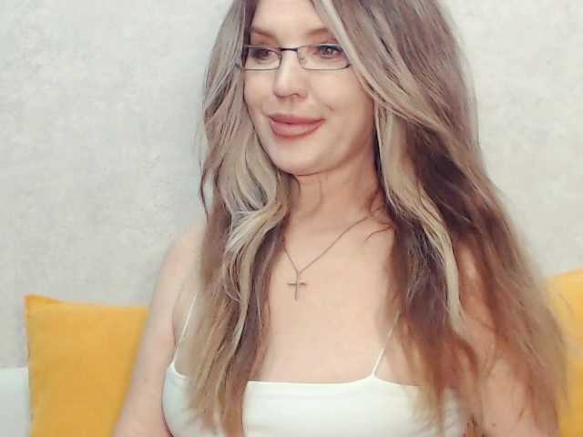 Drakulaura1 live cam on BongaCams