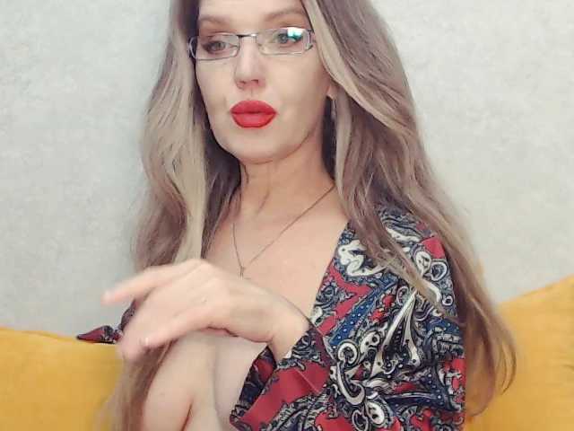 Drakulaura1, en directo ahora en BongaCams
