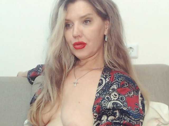 Drakulaura1 live cam on BongaCams
